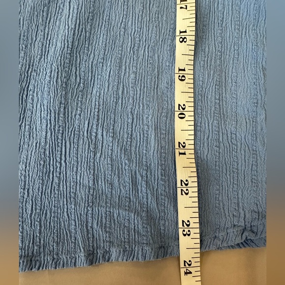 Well Worn Blue Textured Blouse Size L Ruffle Sleeve V-Neck Lightweight - Picture 7 of 9